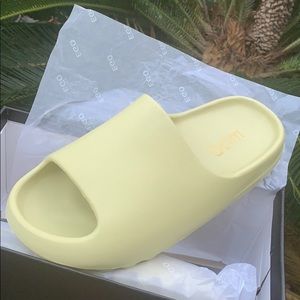 strawberry crocs amazon